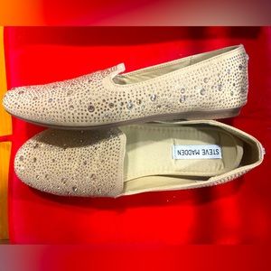 Steve Madden NWOT never worn gold nude sparkly embellished loafers flats